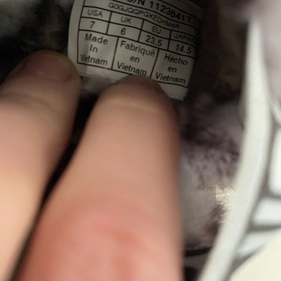 UGG Fluff Yeah Slides - Size 7 - Picture 3 of 3